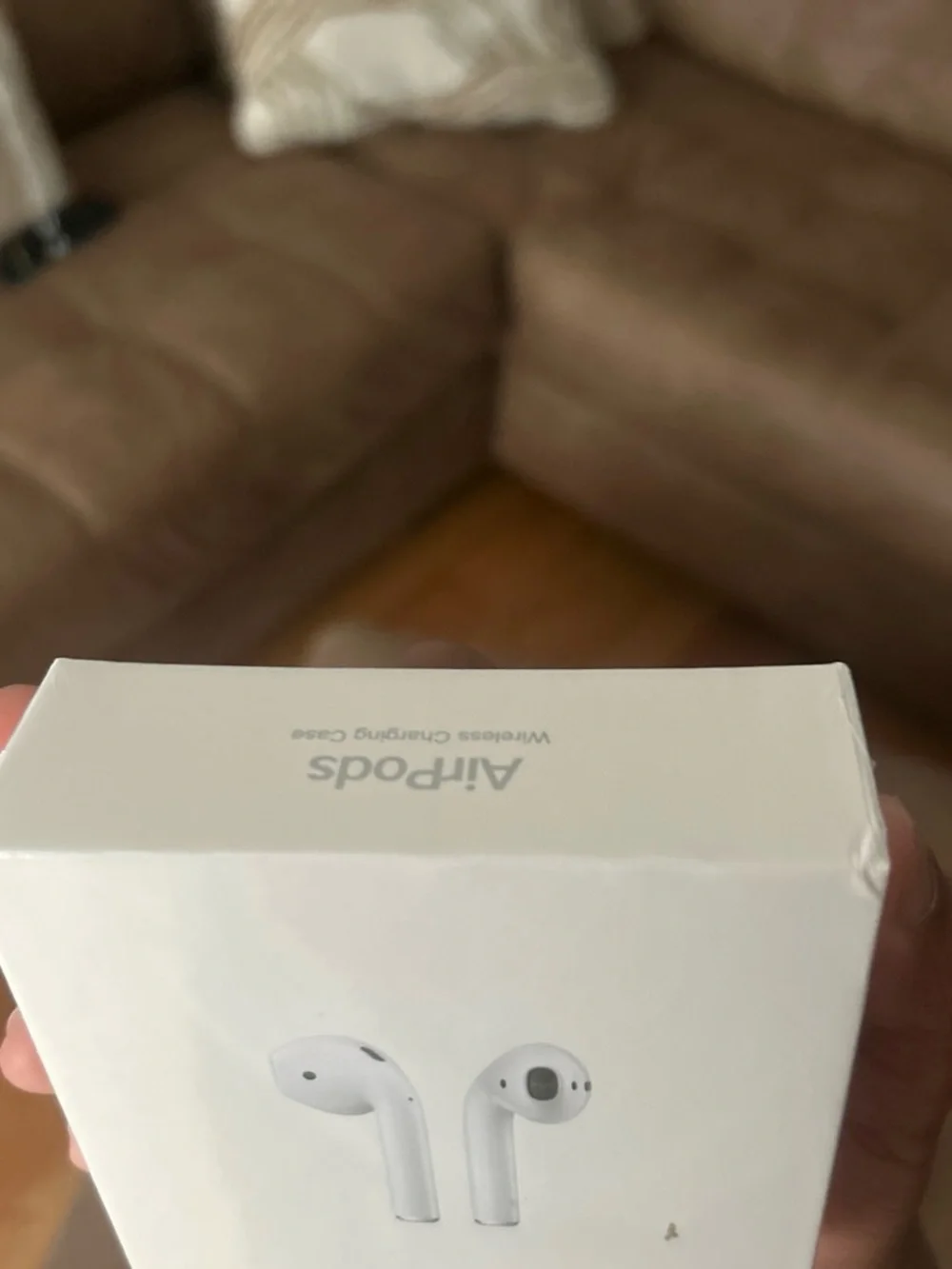 Apple White Wireless Earbuds with Charging Case - True Wireless Bluetooth